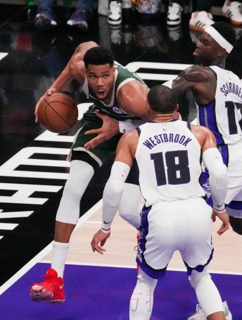 字母哥31分钟狂轰37+11！雄鹿客场击溃国王，拉文复出难救五连败